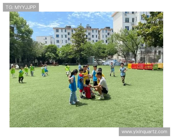 六一儿童节特别活动足球明星们与小朋友们的快乐时光